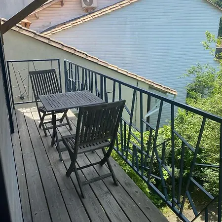 House 2 Bedrooms Near Tram 10 Min Bx Casa de Férias *