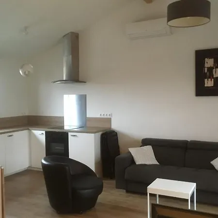 Casa de Férias House 2 Bedrooms Near Tram 10 Min Bx