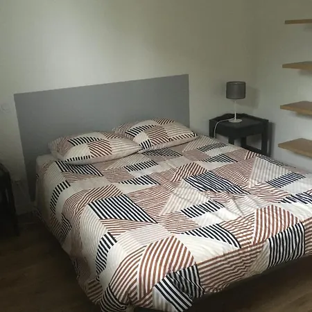 House 2 Bedrooms Near Tram 10 Min Bx Casa de Férias *